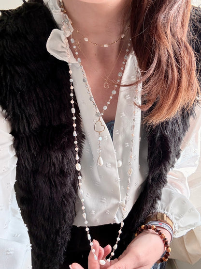 COLLANA LUNGA ALTERNATA DA PERLE IRREGOLARI E CRISTALLI GRIGIO, LATTE E FANGO