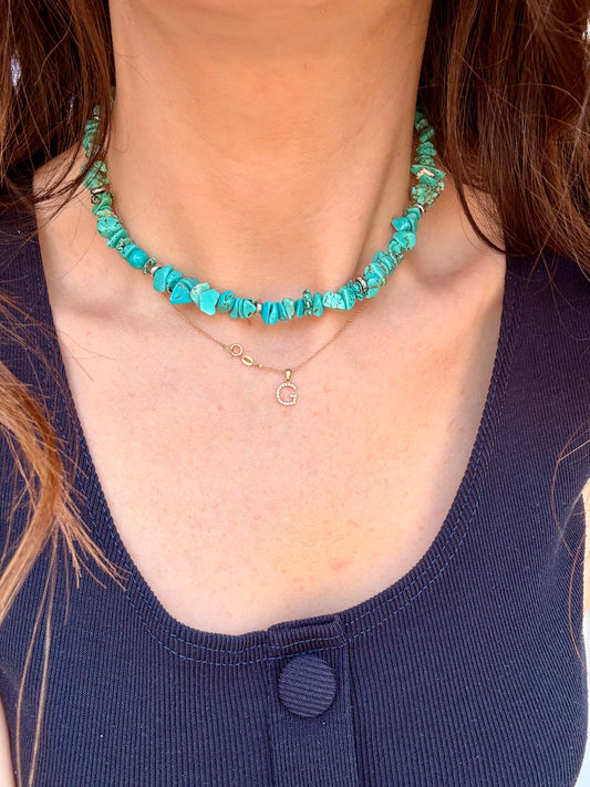 COLLANA CON CHIPS DI AULITE TURCHESE E HEISHI IN ACCIAIO