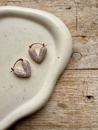 ORECCHINO SCATTINO CUORE ALLUNGATO CON ZIRCONI