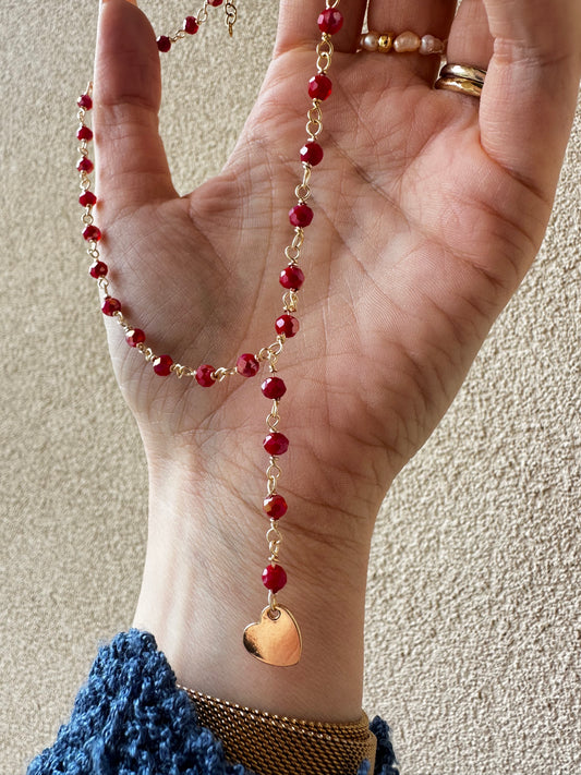 COLLANA ROSARIO CON CRISTALLI ROSSO SCURO E CUORICINO