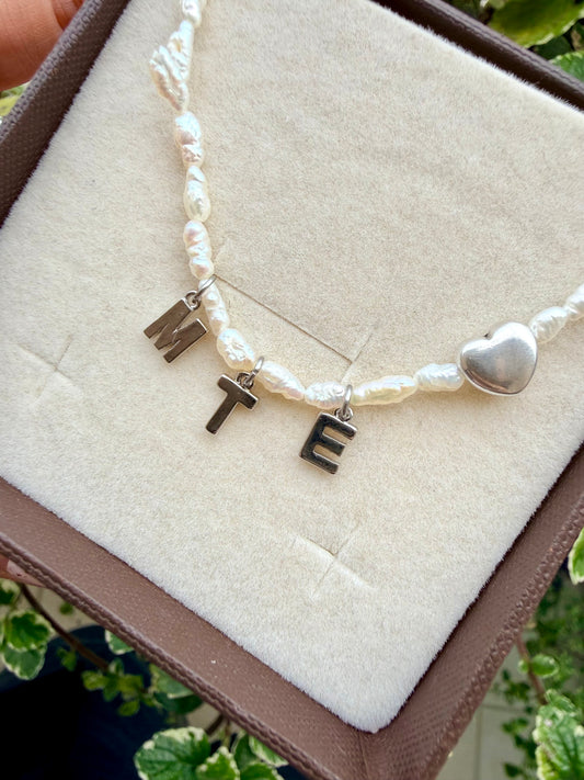 COLLANA PERSONALIZZATA CON PERLE RISINO E CUORICINO