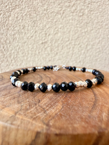 BRACCIALE DA UOMO CON CRISTALLI NERI E ARGENTO SFACCETTATI