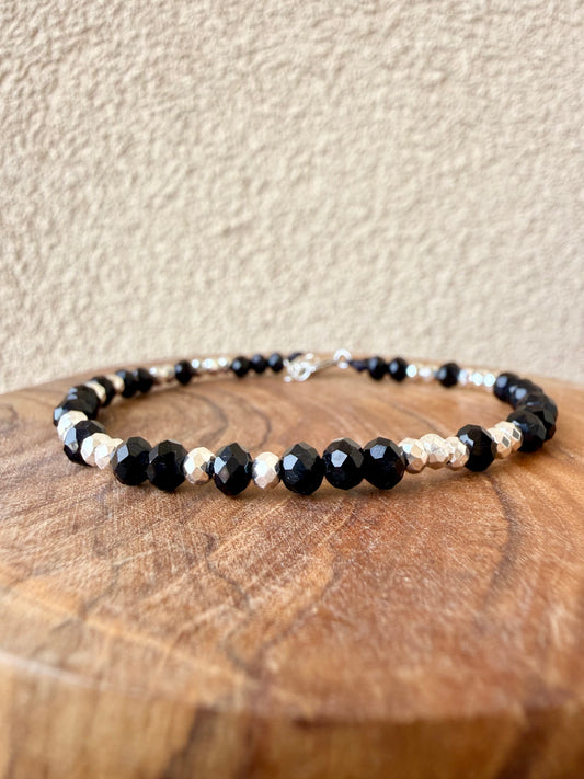 BRACCIALE DA UOMO CON CRISTALLI NERI E ARGENTO SFACCETTATI