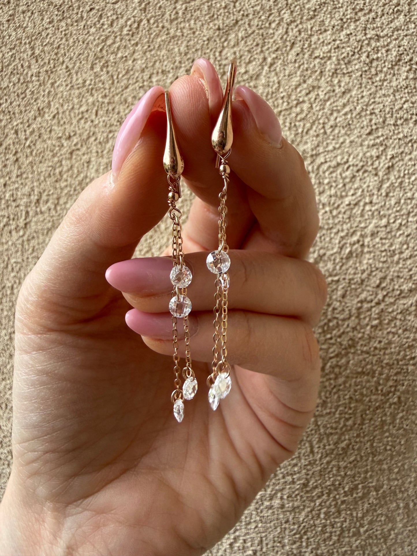 ORECCHINI AMO A GOCCIA CON CATENELLE CON ZIRCONI BIANCHI