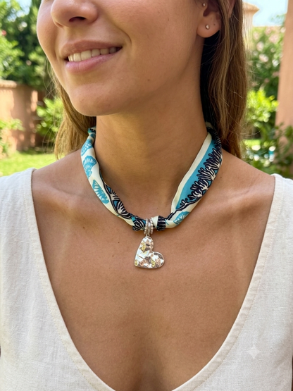 FOULARD GIOIELLO CON PENDENTE CUORE MARTELLATO ACCIAIO