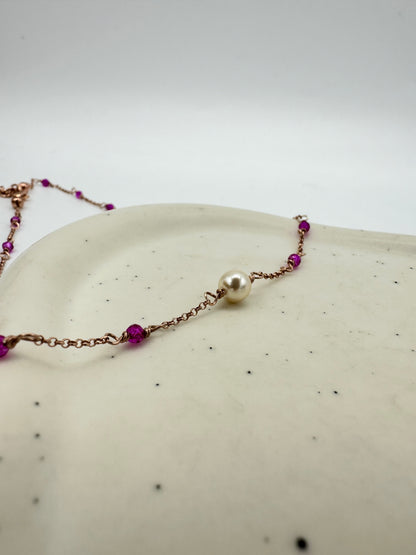 COLLANA CATENA ROLÒ ALTERNATA DA CRISTALLI FUCSIA CON PERLA BIANCA