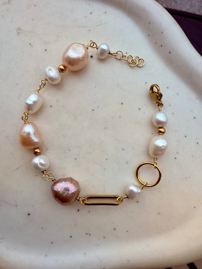 BRACCIALE ALTERNATO DA PERLE ROSA LILLA BIANCHE ED ELEMENTO OVALE PIATTO