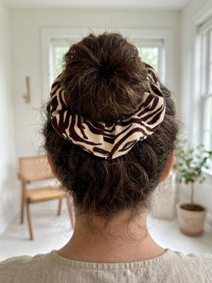 SCRUNCHIE CON STAMPA ZEBRA BIANCO CASHMERE-MARRONE