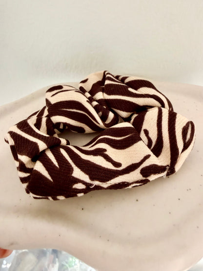 SCRUNCHIE CON STAMPA ZEBRA BIANCO CASHMERE-MARRONE
