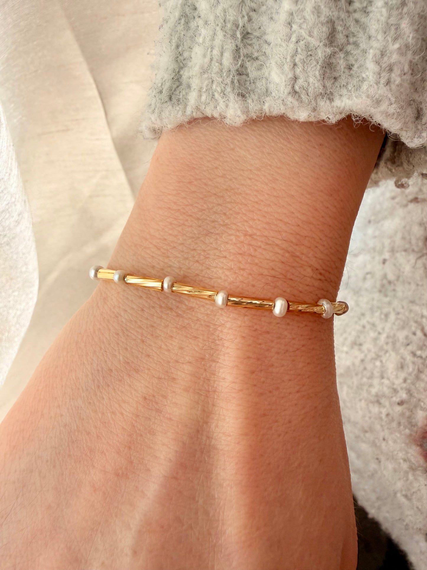 BRACCIALE ALTERNATO PERLE E BARRETTE ORO