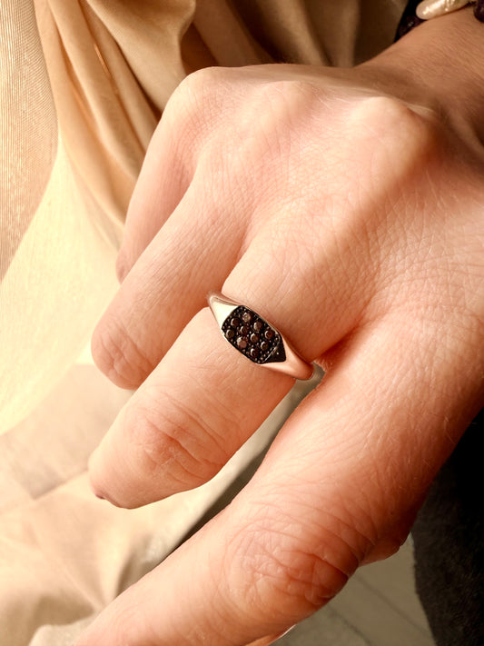 ANELLO CON RETTANGOLO DI ZIRCONI