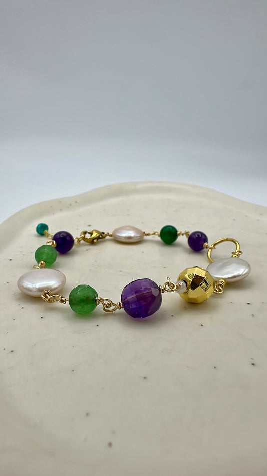 BRACCIALE ELEMENTO TONDO, PIETRE SEMIPREZIOSE VERDE E VIOLA E PERLE MONETA