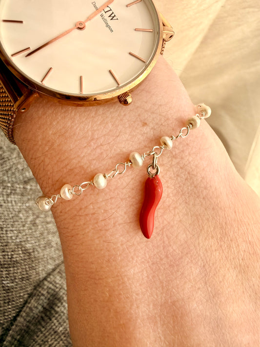 BRACCIALE PORTA FORTUNA RADO PERLE E CORNETTO ROSSO PENDENTE