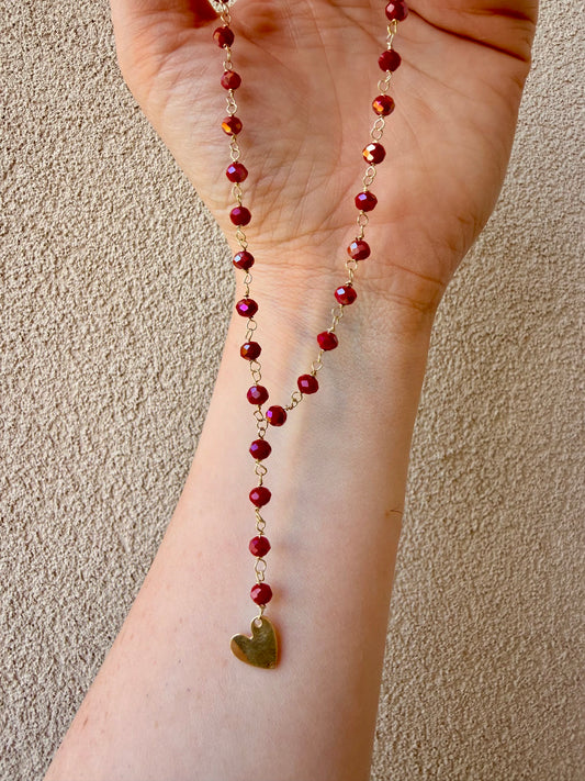 COLLANA ROSARIO CON CRISTALLI ROSSO SCURO E CUORICINO