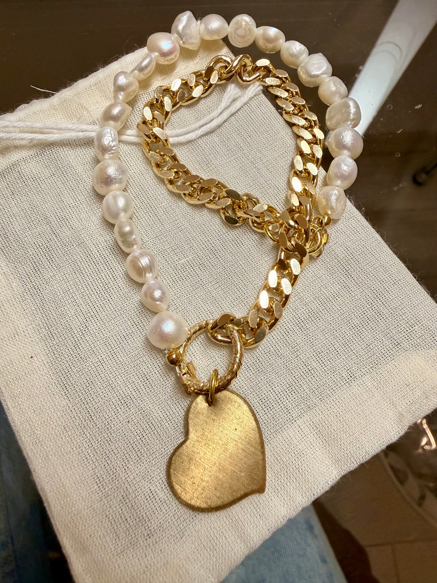 COLLANA METÀ PERLE BAROCCHE BIANCHE DA 7-8mm E METÀ CATENA GROUMETTE