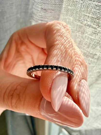 ANELLO VERETTA CON ZIRCONI NERI