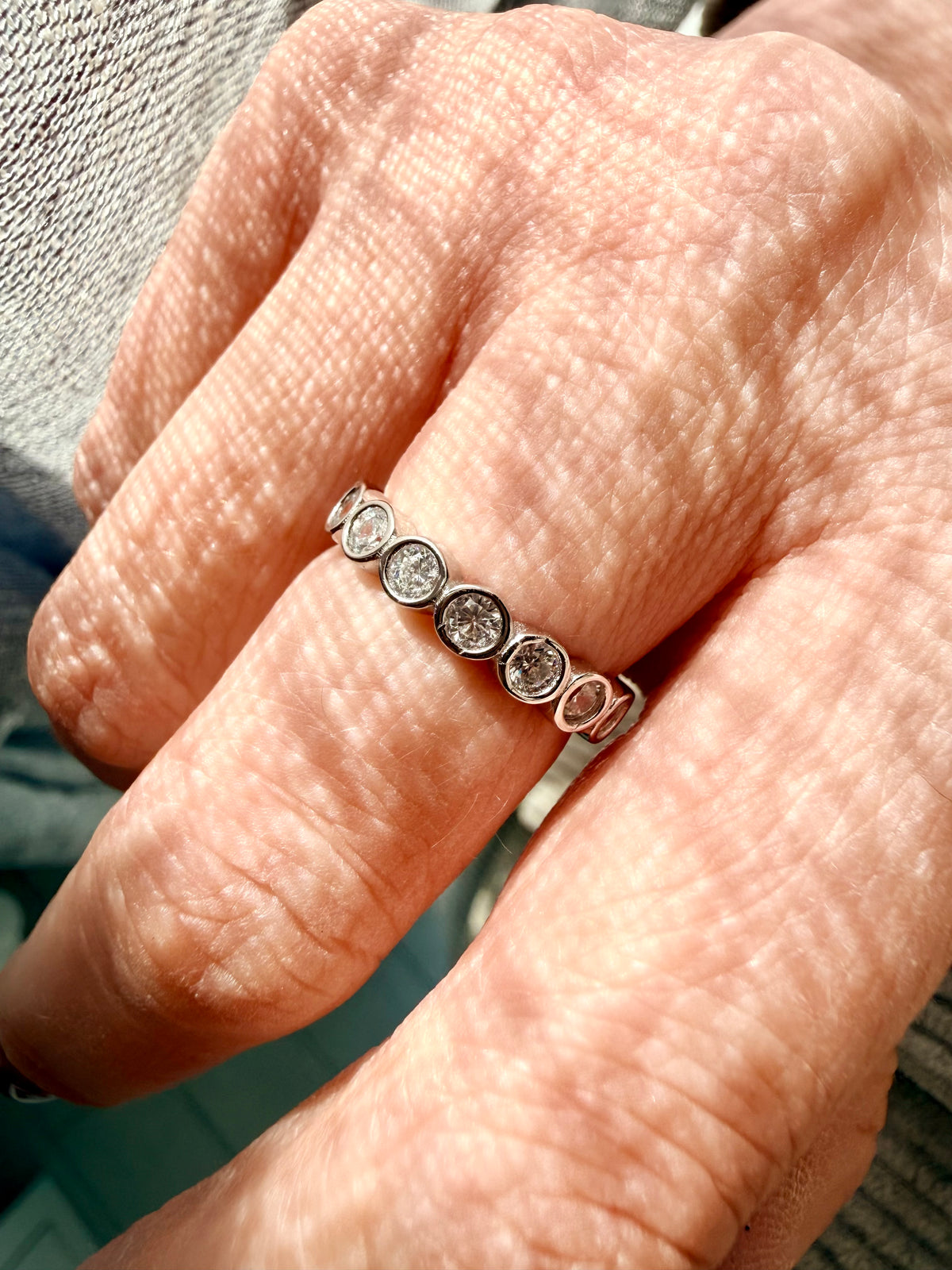 ANELLO VERETTA ETERNITY CON ZIRCONI TONDI INCASTONATI