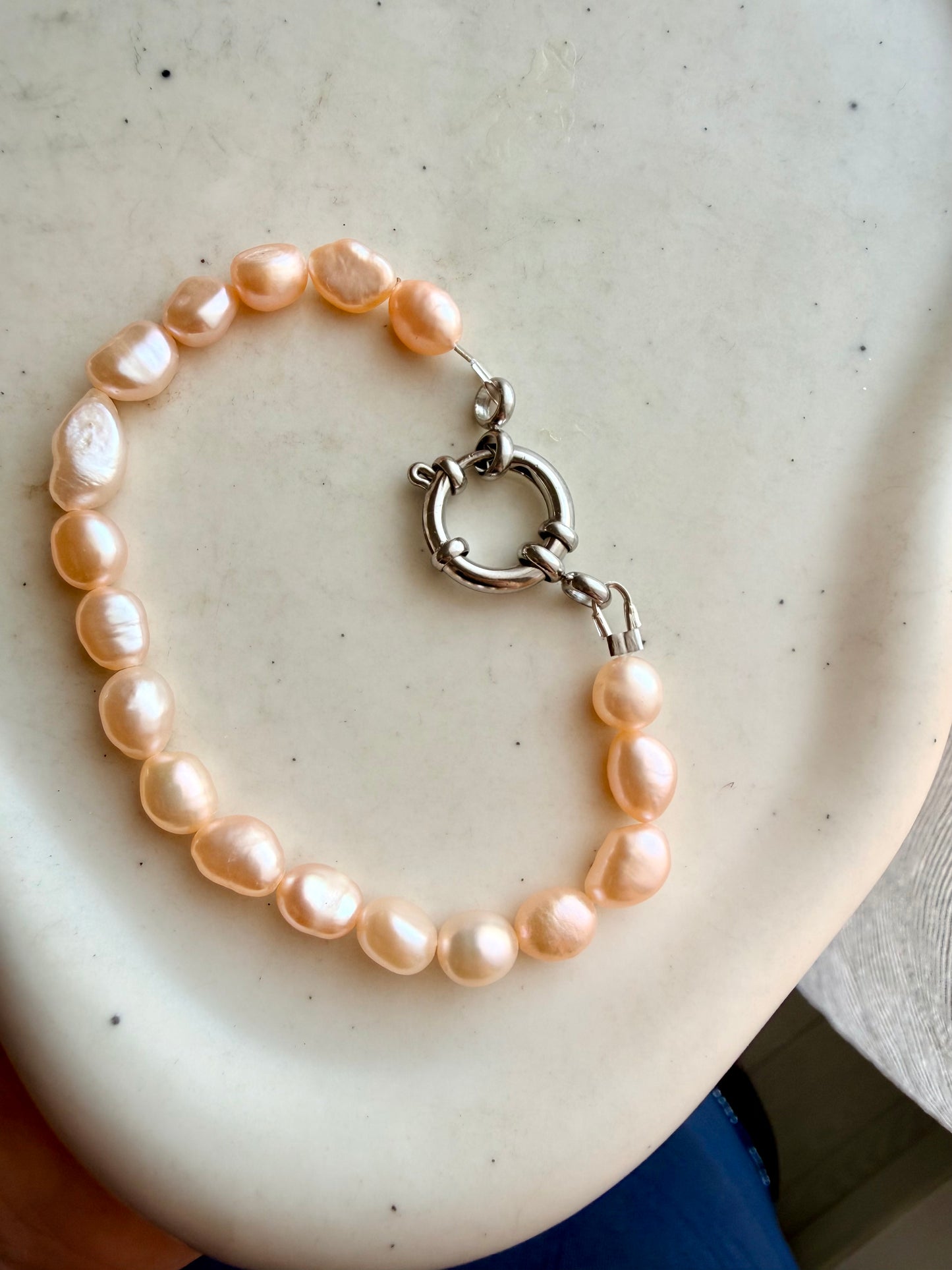 BRACCIALE PERLE BAROCCHE ROSA E CHIUSURA A MARINAIO