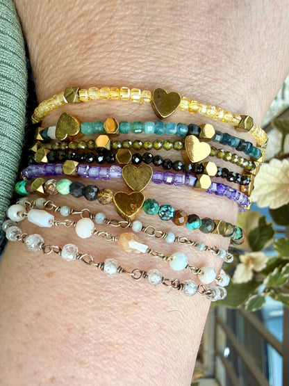 BRACCIALI ELASTICI CON PIETRE DURE E CUORICINO
