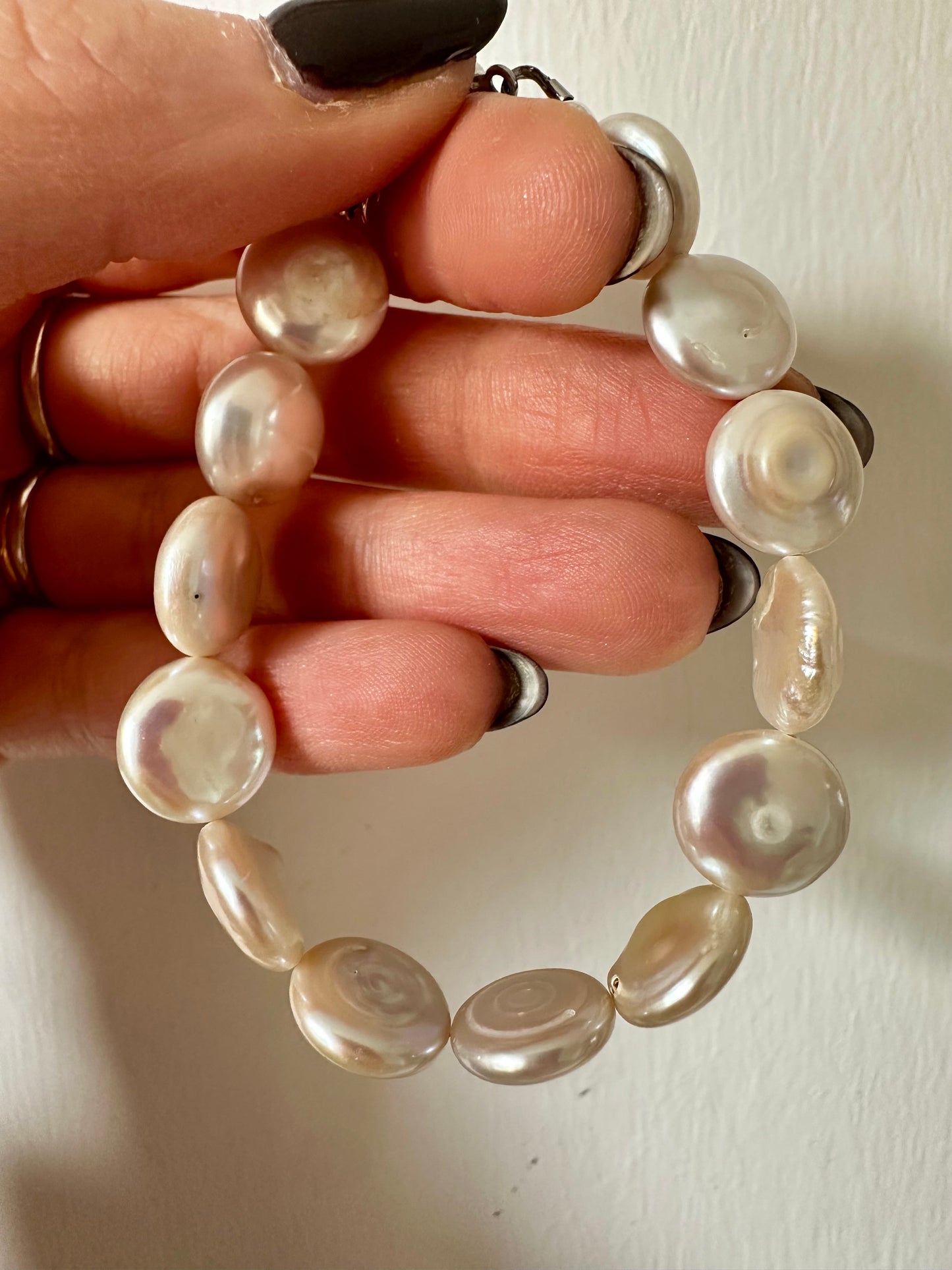 BRACCIALE PERLE MONETA BIANCHE