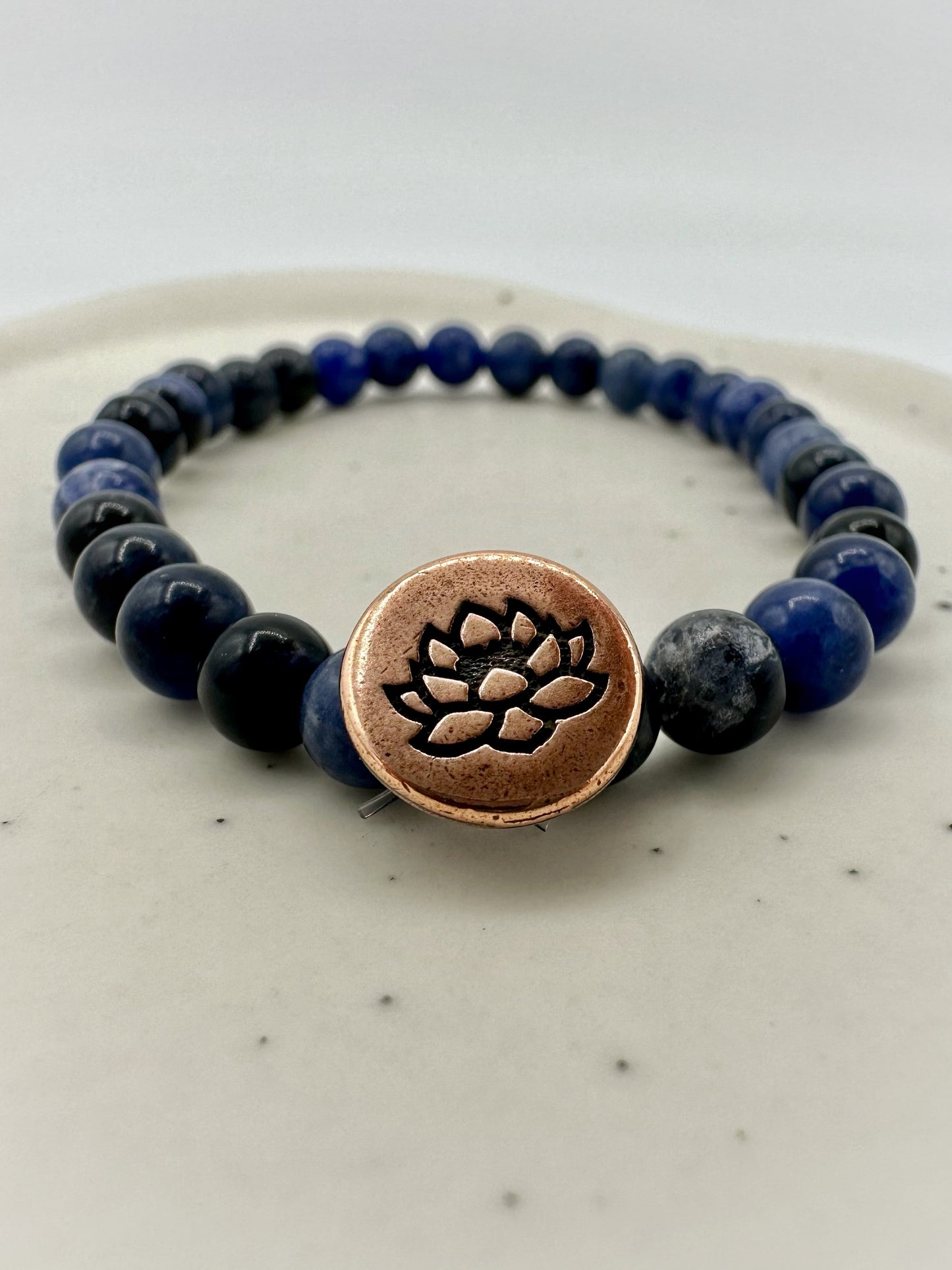 BRACCIALE LOTO DAI MILLE PETALI - SODALITE 6^ CHAKRA