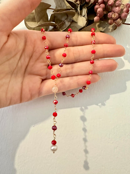 COLLANA CON CRISTALLI ROSSI E PIETRA DI LUNA