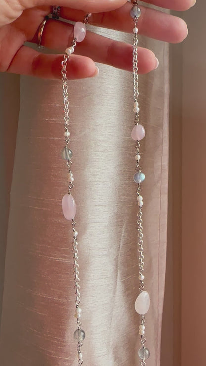 MAXI COLLANA ROSARIO CON QUARZO ROSA DEL MADAGASCAR, LABRADORITE E PERLE D’ACQUA DOLCE